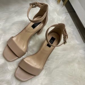 Jones New York brand beige sandals size 7.5